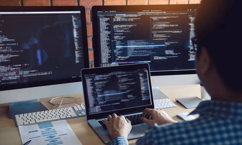 数据科学选型:R与Python如何赋能孝南区网站建设?